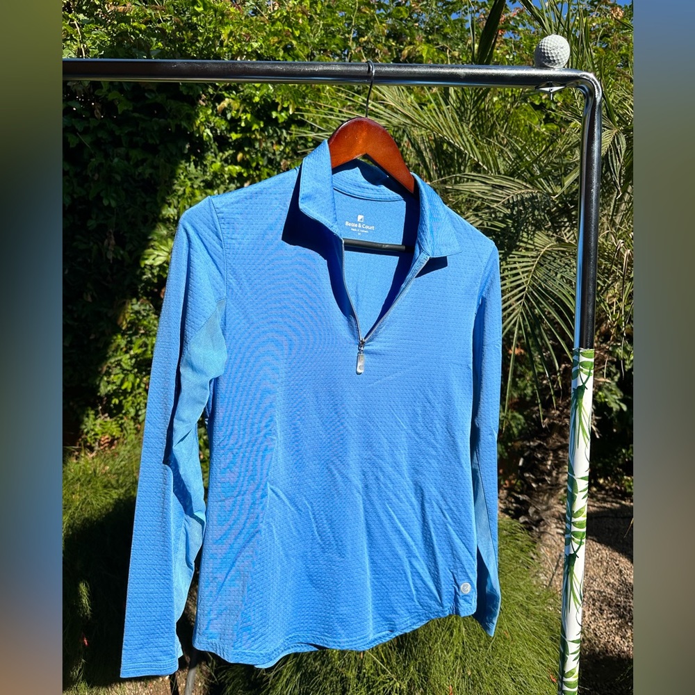 Light Blue Womens MD Long Sleeve Bette & Court Golf Shirt